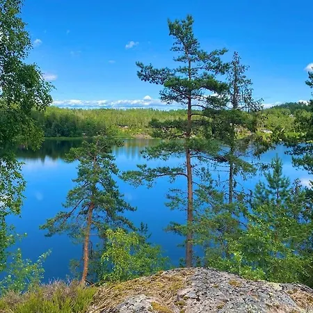 Familievennlig Hytte Ved Populaert Badevann! Holiday home *