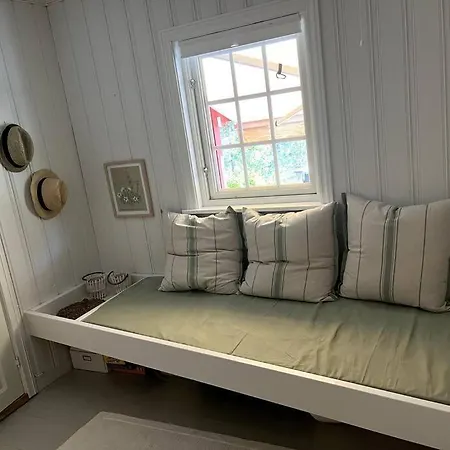 Holiday home Familievennlig Hytte Ved Populaert Badevann!