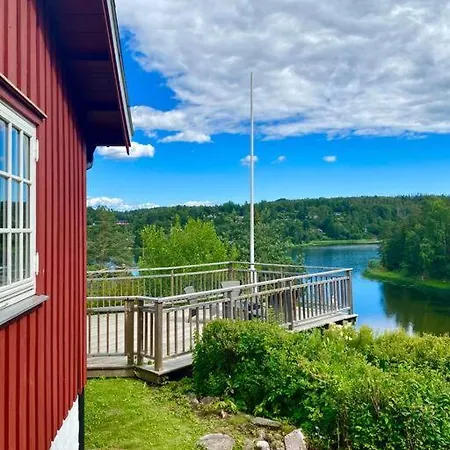 Familievennlig Hytte Ved Populaert Badevann! Holiday home *